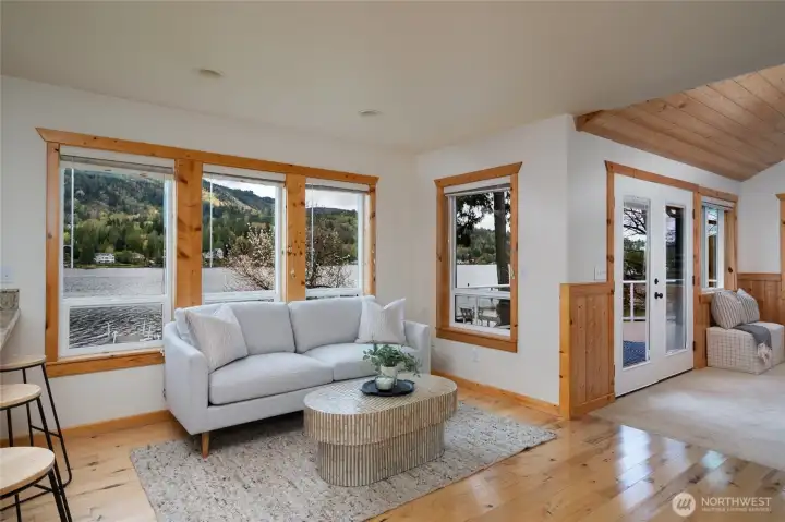 Sitting area off kitchen