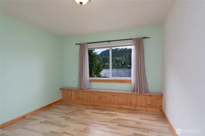 Bedroom 5 with lake view