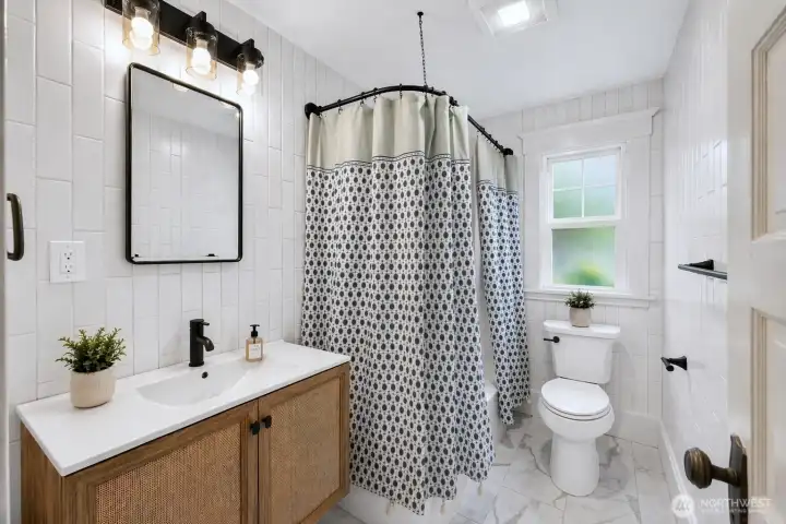 Main Bathroom - Virtually Staged