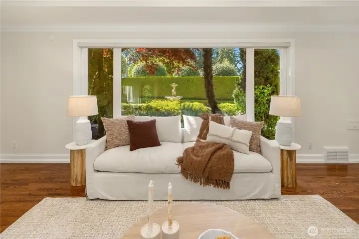 Lush vignettes with maximum privacy.