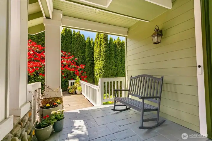 Access to pond and deck space