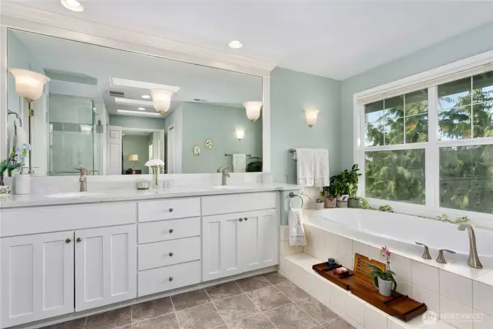 Double sink in primary bathroom