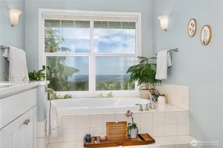 Soaking tub in primary bathroom