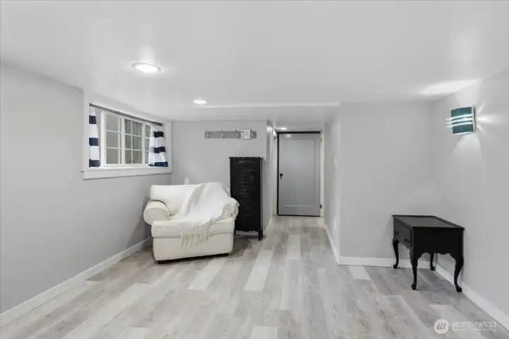 lLower level bedroom