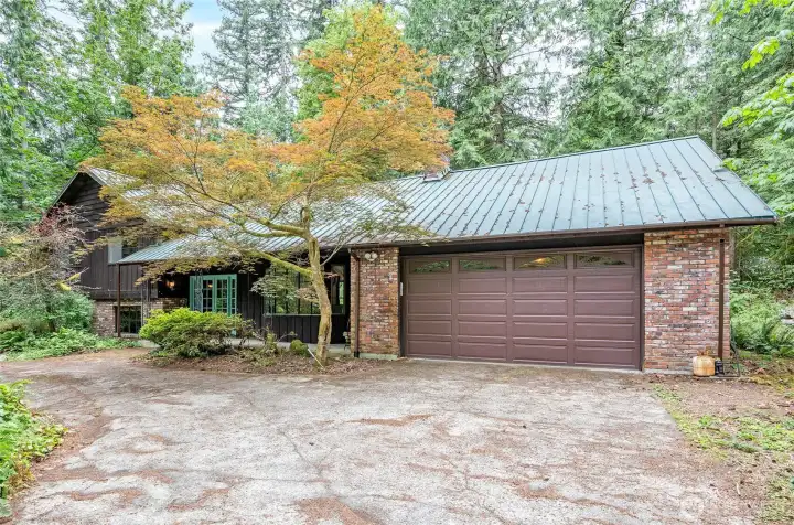 Welcome to the highly desirable Mirrormont Community! This original mid-century home offers timeless appeal, generous living spaces, and exceptional potential.