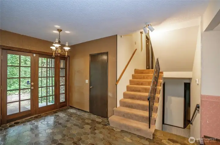 Alternate view of the front entryway.