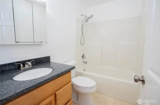Well-appointed full guest bathroom.
