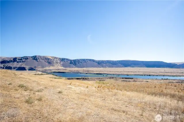 10.16 acres boasting views of the Columbia and basalt cliffs
