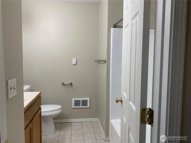 GUEST FULL BATH