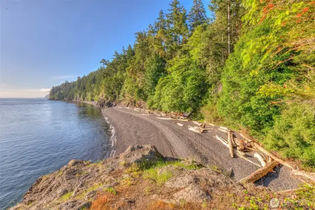 Raccoon Point 2 private community beach.