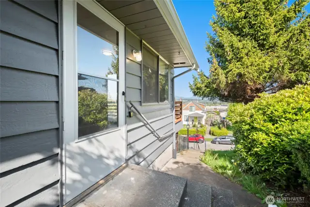 upper unit entrance