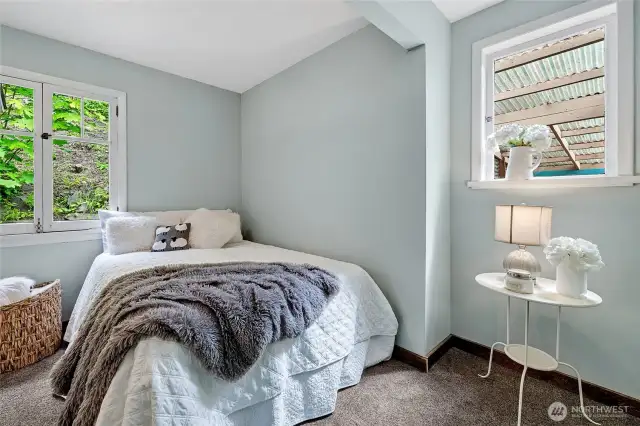 ~1st bedroom