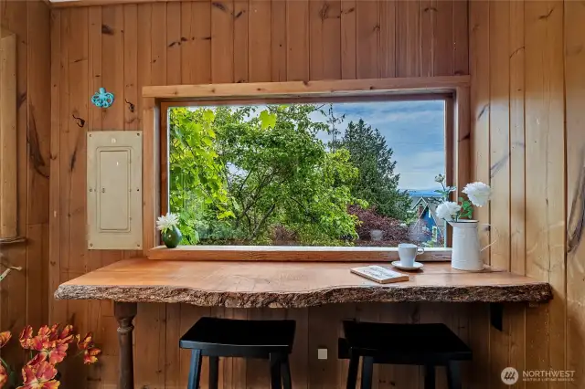~natural wood eating bar