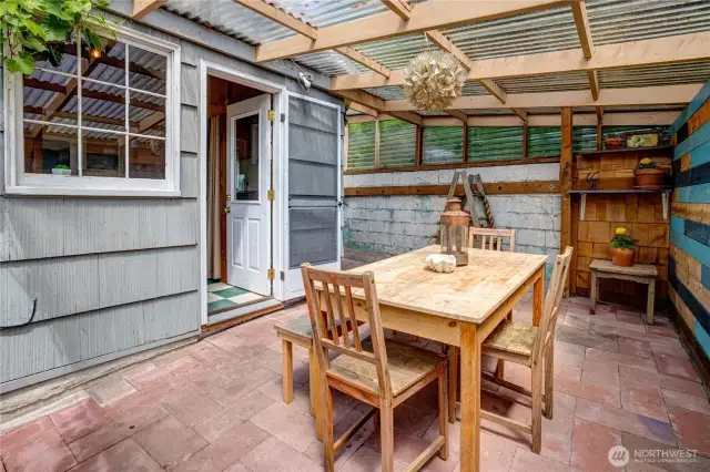 ~covered back patio