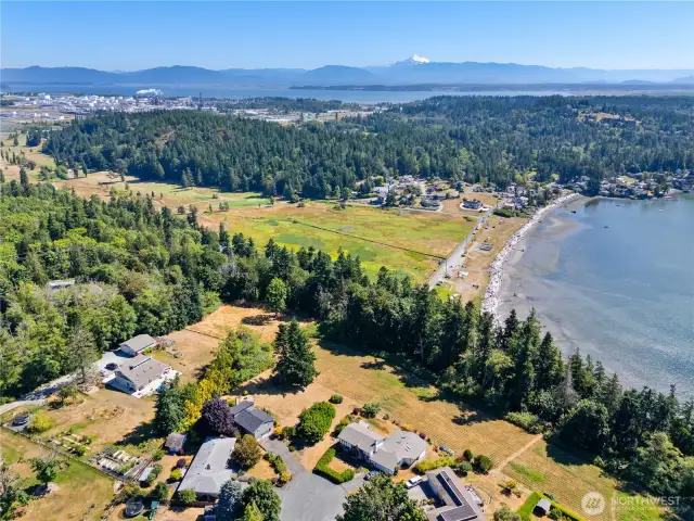 just a short distance to the Similk Bay waterfront.
