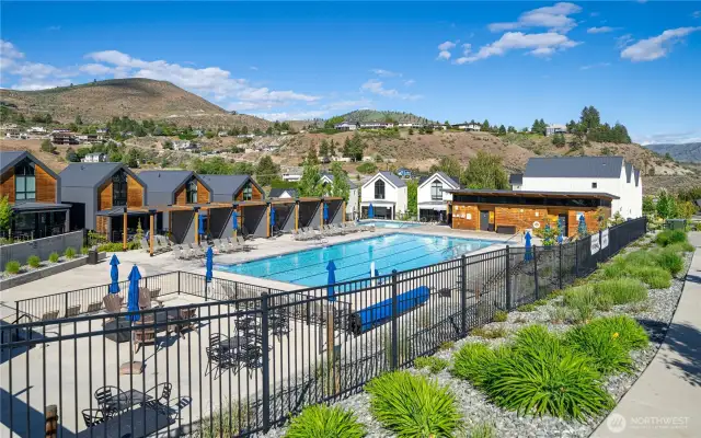 The Vineyard Pool is a great spot for play or exercise. In the right corner is a large hot tub for 30 and the left corner is a super fun splash pad to enjoy! Shower rooms and bathrooms are located here, too. Shuttle stop out front makes it easy to access from anywhere in the community.