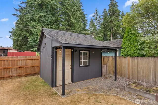 Adorable garden shed, playhouse, or  ????