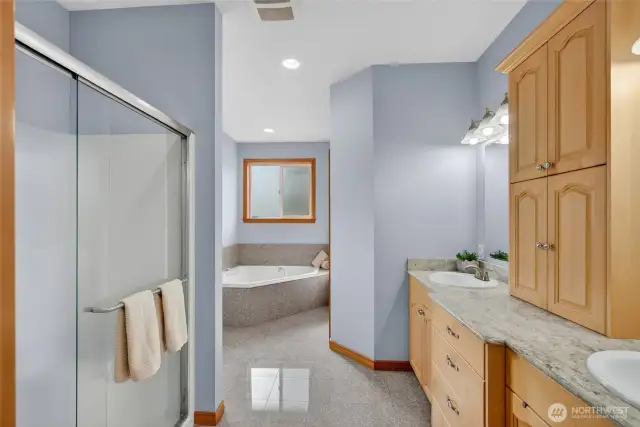 Primary 5-Piece Bathroom W/Jetted Tub