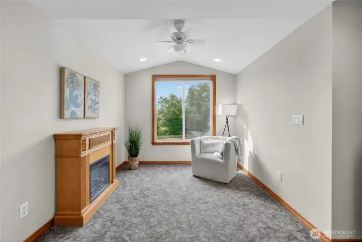 Extra Den/Bonus Room