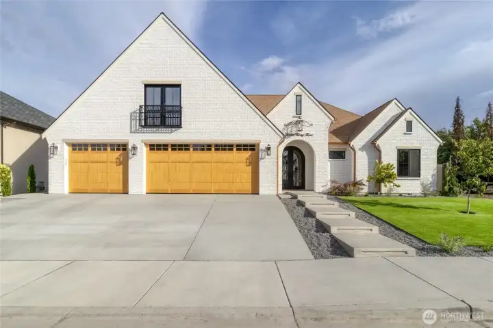 Brick & Stucco Exterior