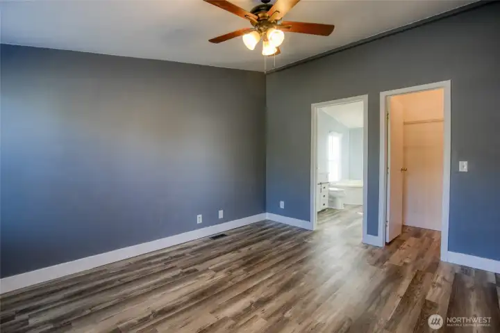 Primary bedroom, cont