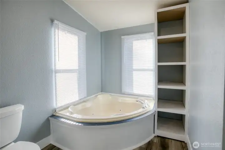 Primary bath, cont.