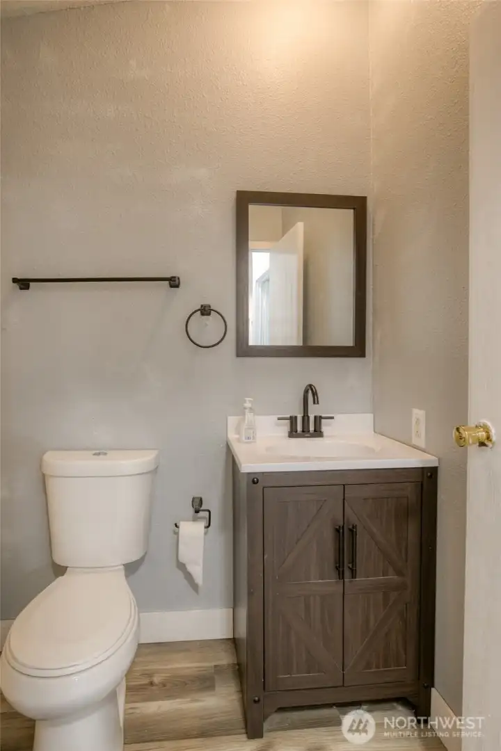 Full bath, cont