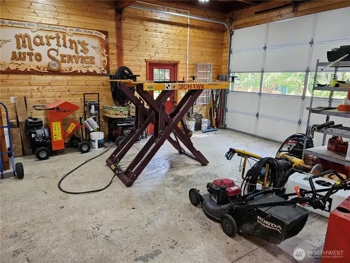 Shopspace headroom adequate for car lift