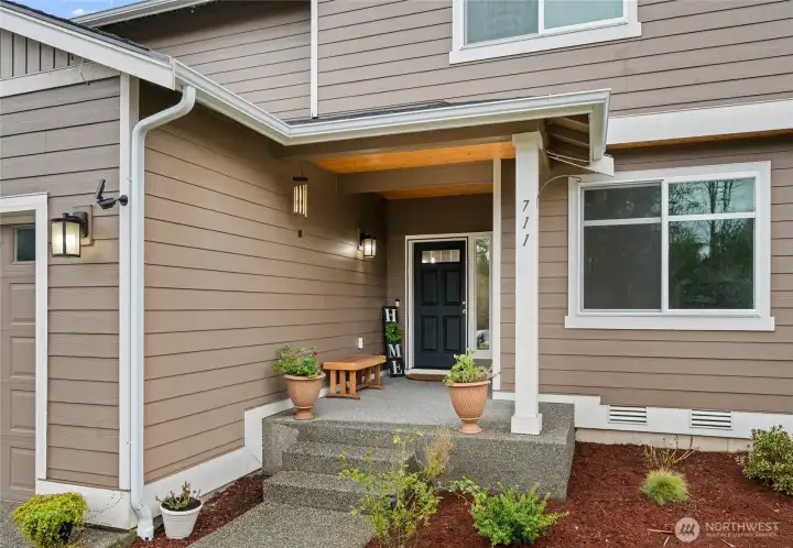 Entrance detailed with tounge and grove ceiling