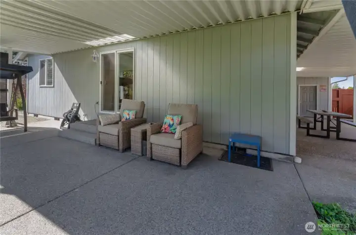 patio furniture can stay