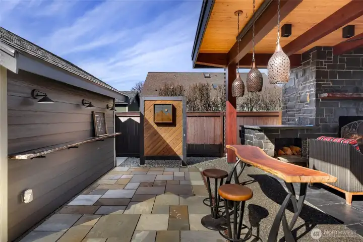 Games anyone? additional bar and space for entertaining!