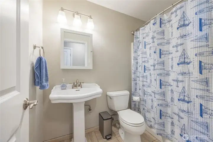 Main level full bath