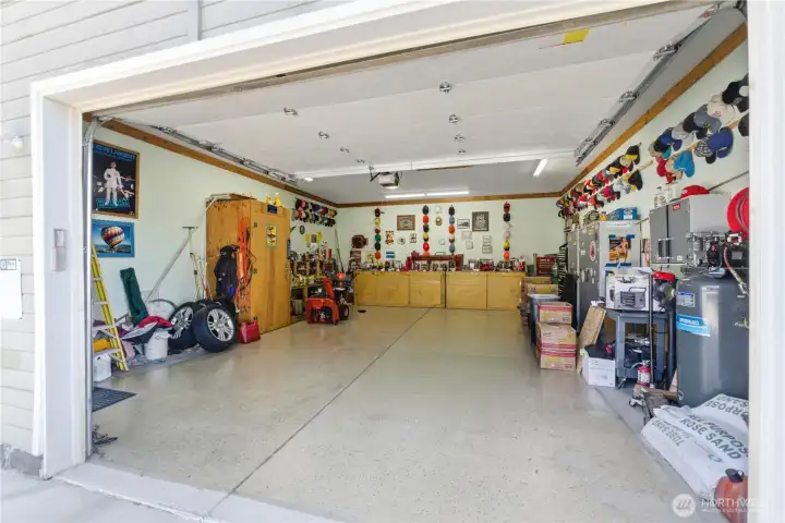 Fully finished shop with heater.