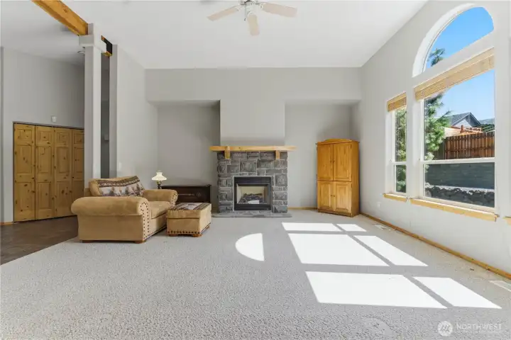 Great room with vaulted ceilings.