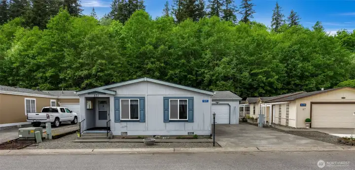 2 Bedroom, 1.75 Bath Located in Burlington Hill Estates