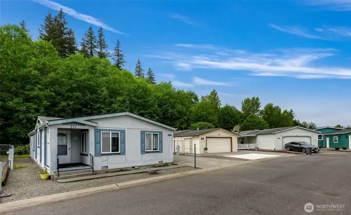55+ well kept community