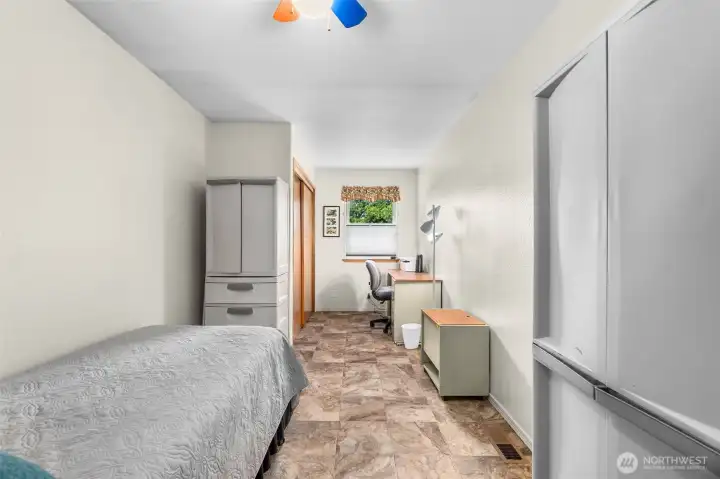 Spare bedroom/bonus room