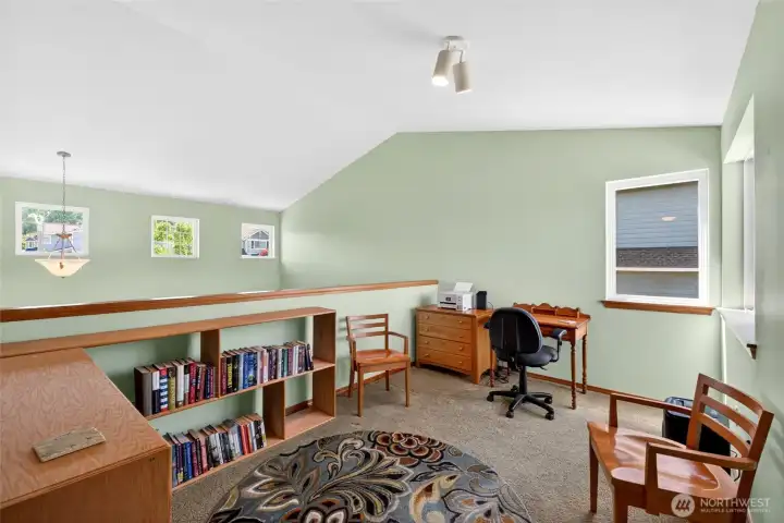 The loft is currently being used as an office but you can use it however you like! The loft is currently being used as an office but you can use it however you like!