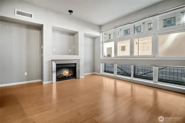 Pet-friendly with plenty of nooks for a pet bed or tower.
