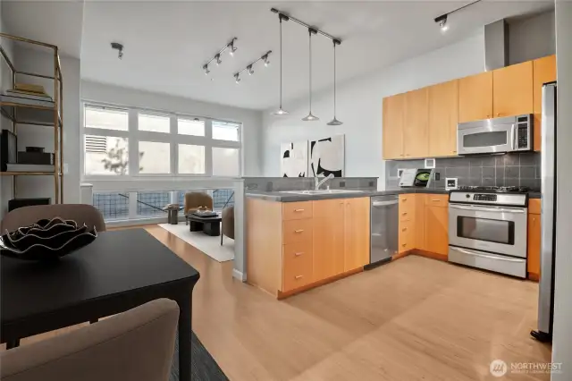 Open kitchen &  dining area.