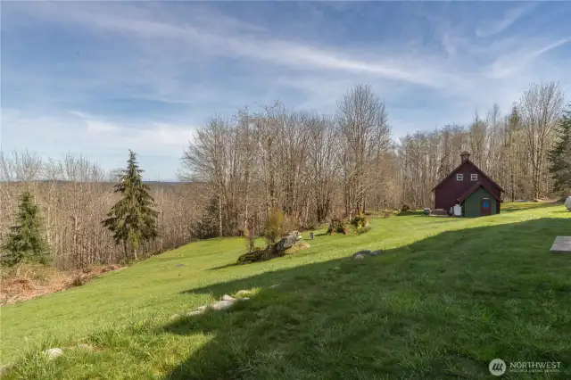 This lovely setting and home is just 30 minutes to the Hood Canal Bridge or Port Townsend, & 7 miles to Quilcene.