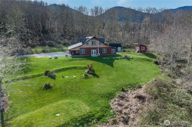 Named The Mountain Lodge Resort by the sellers, is has an inspected 3-bdrm septic, artesian well, PUD power, full-house generator, all LED lights, brand-new luxury plank vinyl flooring, solar garden house and more.