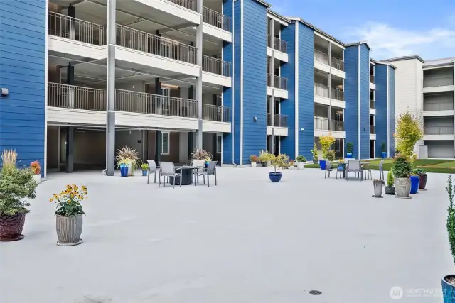 Offering a peaceful escape and summertime fun. Get away from the crowds... and meet neighbors at the fifth floor Courtyard.