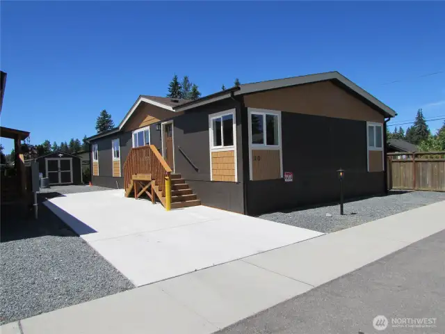 SENIOR PARK SETTING ( LOT RENT IS ONLY $750 P/M), LIKE NEW, BEAUTIFUL 1,512 SQ FT , 3 BDRM. 2 BATH, IN NEW 10 LOT SECTION OF LATIERRA ESTATES (EAST), ALL UPDATED EXTERIOR WITH DELUXE FEATURES IN & OUT