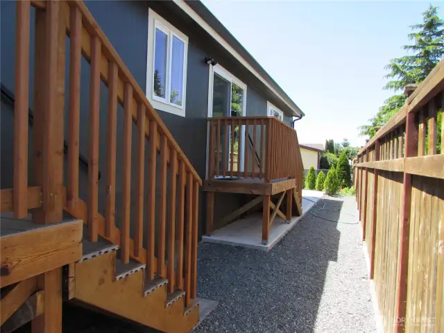 6 FOOT FENCE TO RIGHT, SET BACK 25 FT. FROM 84TH STREET.