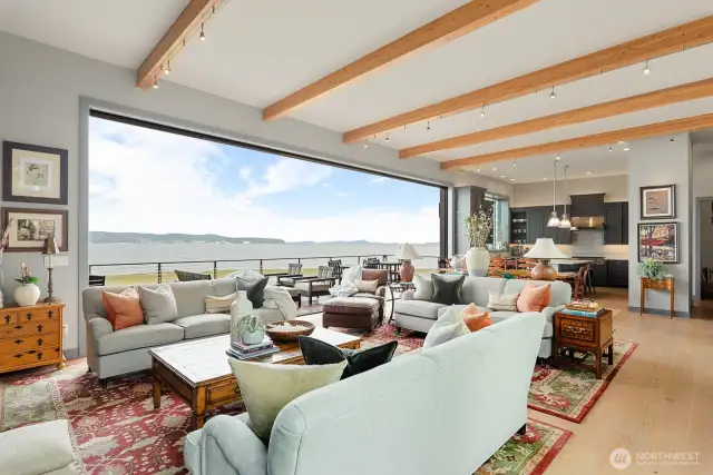Indoor/Outdoor living at it's finest!