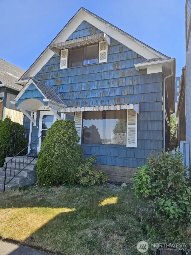 View of front of home.