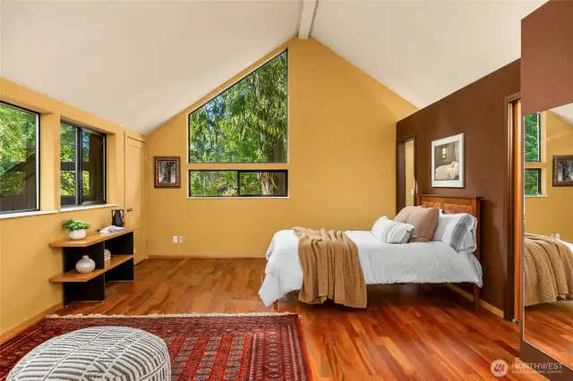 Offering a treehouse-like ambiance—elevated, airy, and surrounded by nature