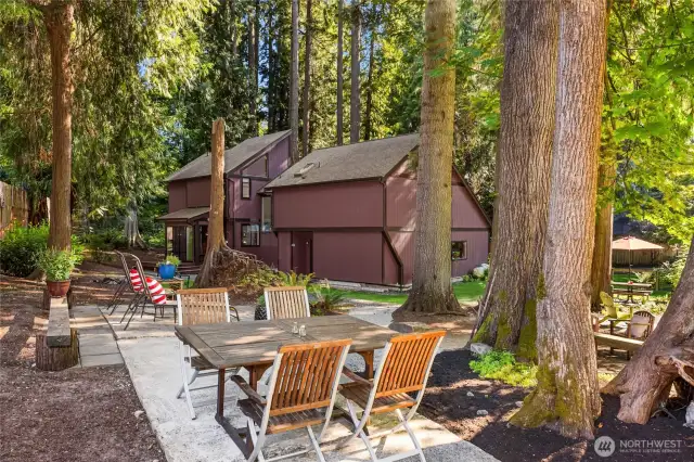 ....with outdoor dining space