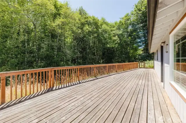 Imagine enjoying this deck alone or entertaining friends!